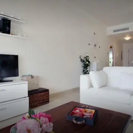 Apartamento Familiar Con Jardin Y Terraza Privada Alcaidesa Exterior photo